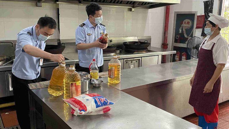 面包口感松软的秘密：面粉的选择与处理技巧**